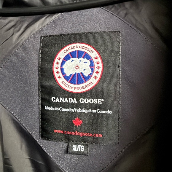 Canada Goose Women's Navy Blue Puffer Coat - Picture 7 of 10